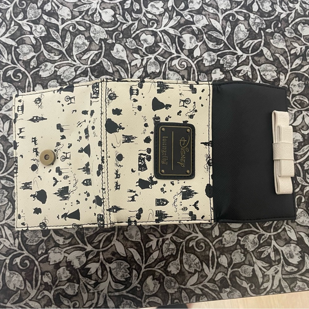 Loungefly Princess Crossbody and Wallet - Picture 6 of 7